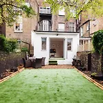 The Earl\'s Court Garden Gem