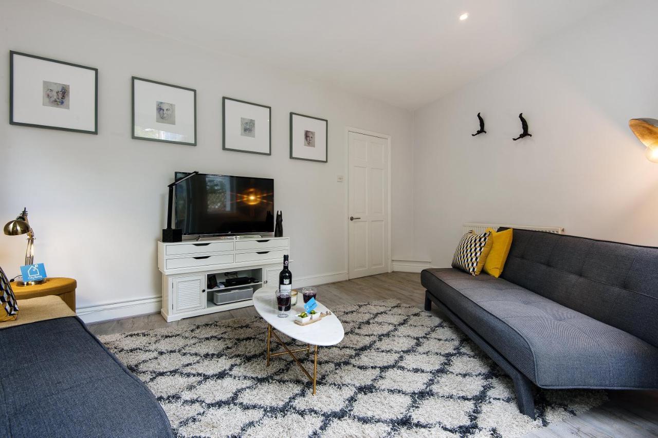 Apartment The Earl's Court Garden Gem *