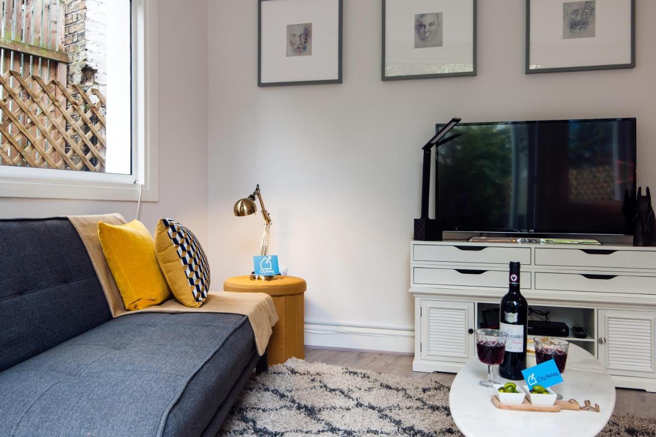 The Earl's Court Garden Gem Apartment London